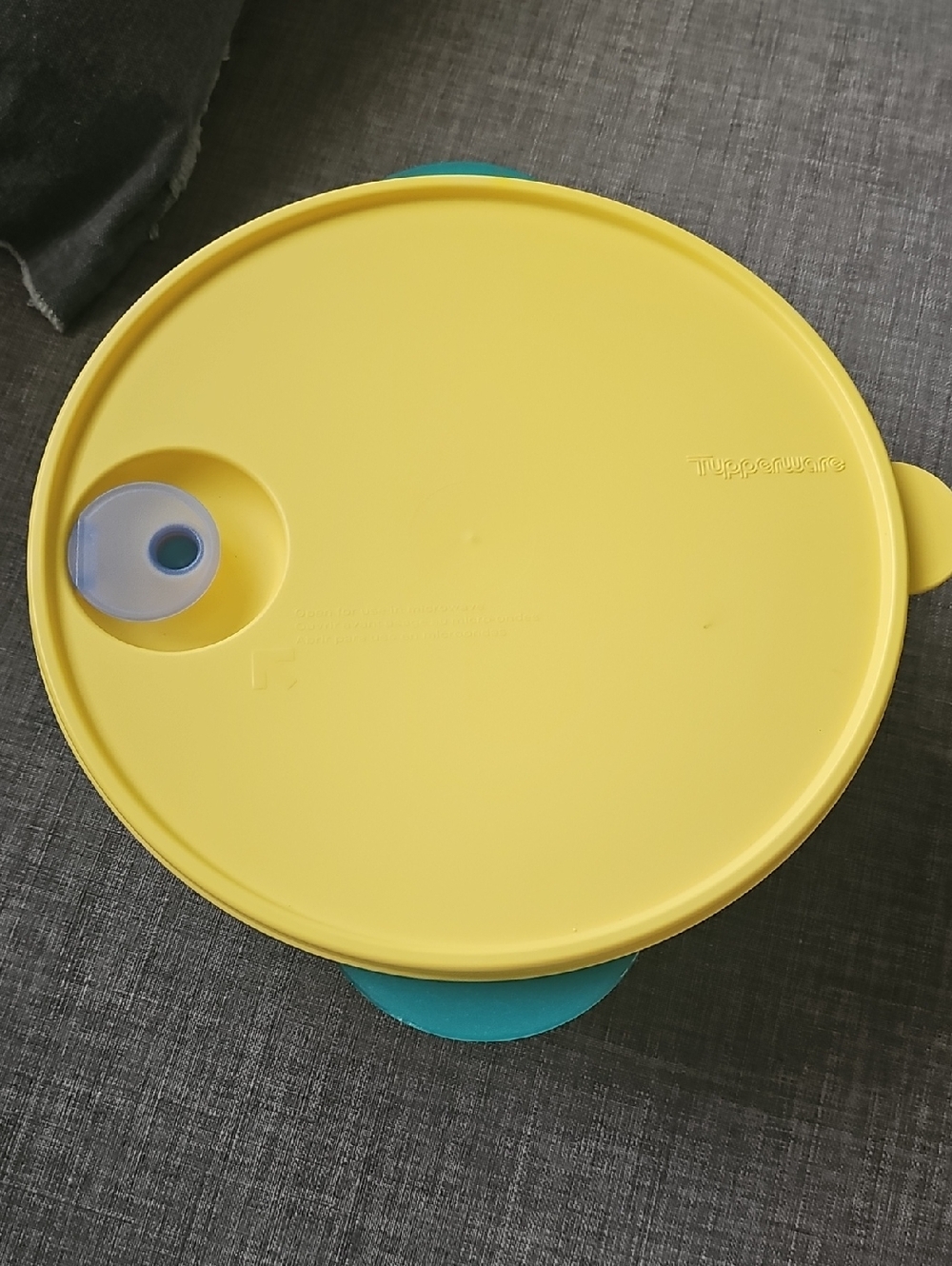 Tupperware Divided Microwavable Yellow Lid Container with Teal Accent